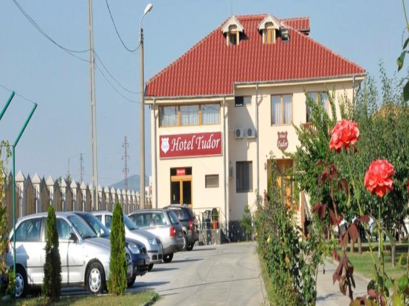 Hotel Tudor Ploiesti Bagian luar foto