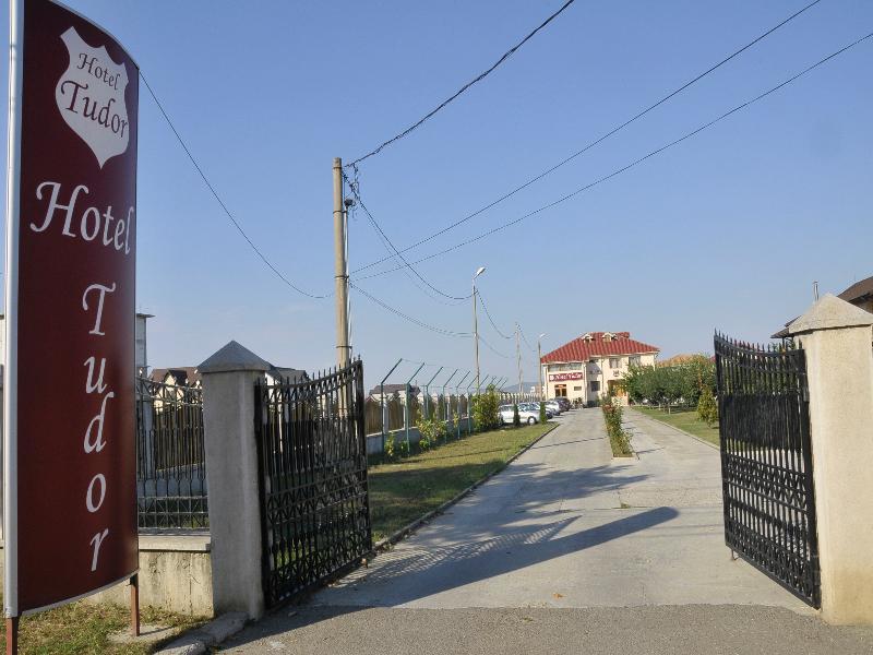 Hotel Tudor Ploiesti Bagian luar foto