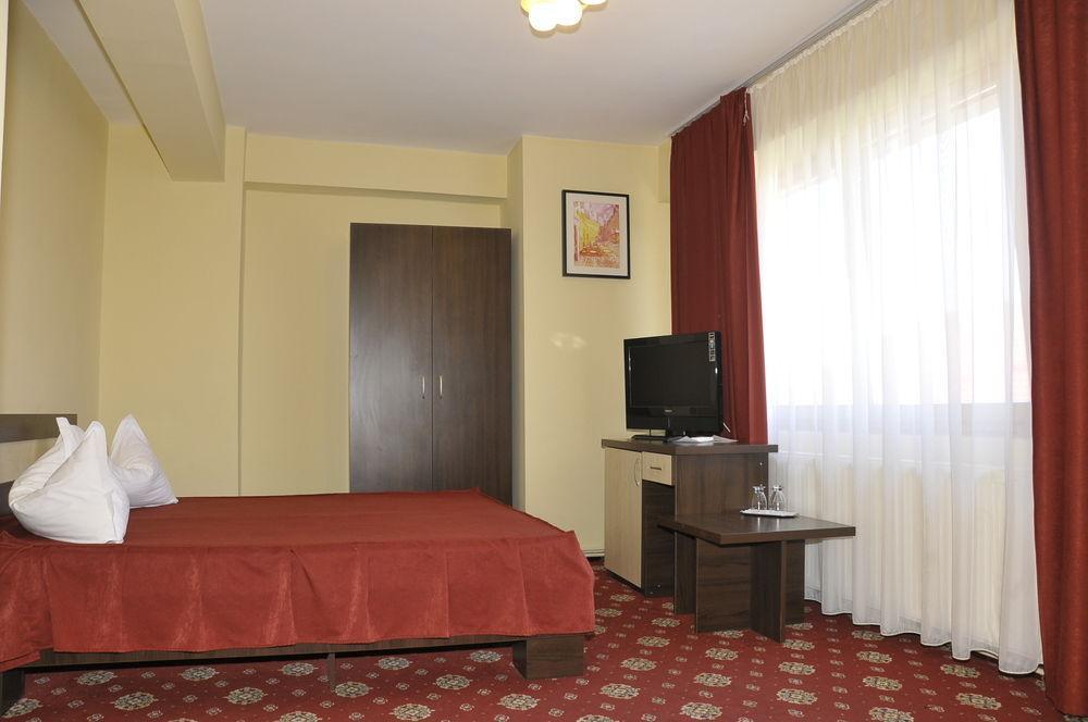 Hotel Tudor Ploiesti Bagian luar foto