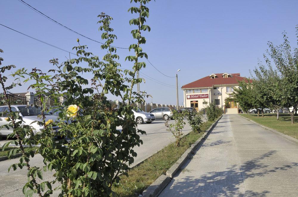 Hotel Tudor Ploiesti Bagian luar foto