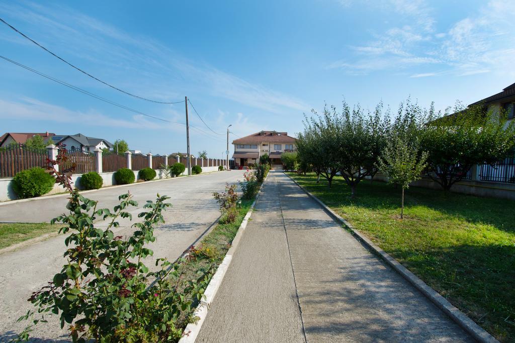 Hotel Tudor Ploiesti Bagian luar foto