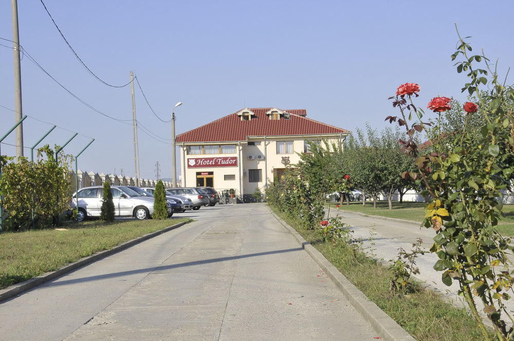 Hotel Tudor Ploiesti Bagian luar foto