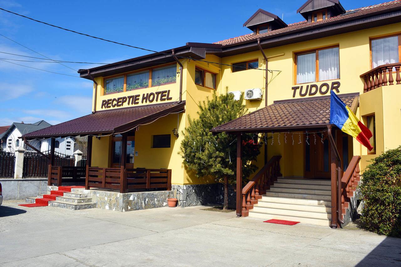 Hotel Tudor Ploiesti Bagian luar foto