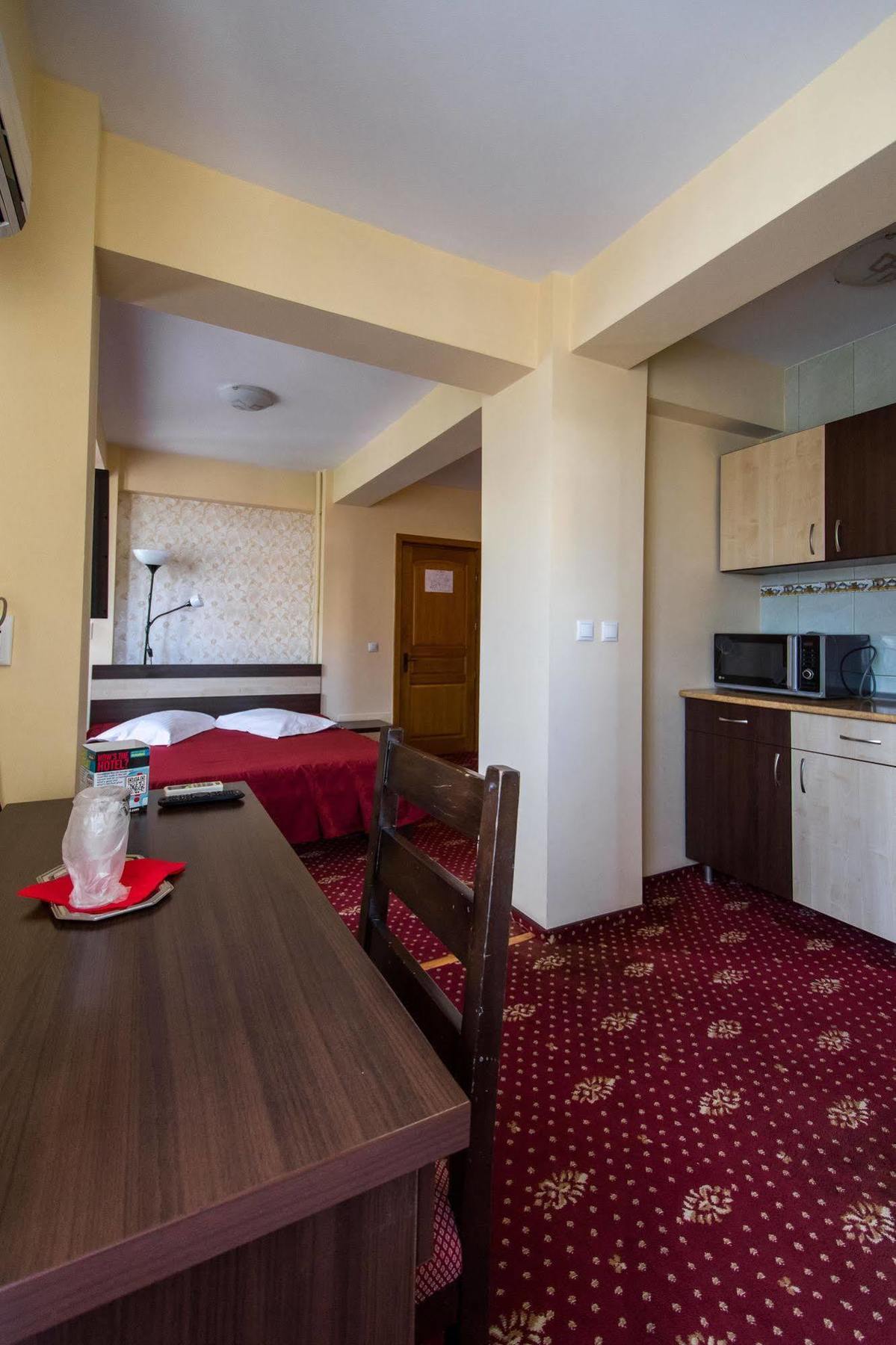 Hotel Tudor Ploiesti Bagian luar foto